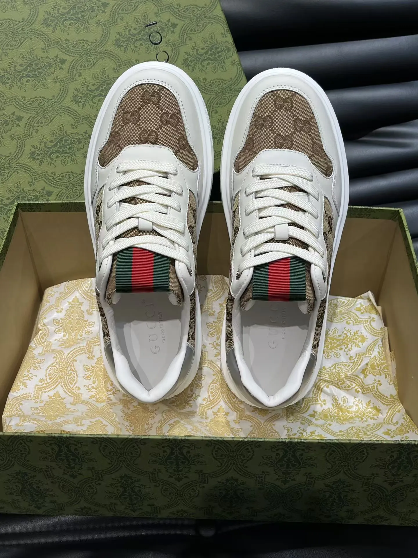 P460 new men's shoes GUCCI [Lightning] latest shoes are shipped. Original quality, fashionable, special materials, sheepskin lining, new packaging. The foot feels super comfortable and the workmanship is impeccable. Size: 38-45